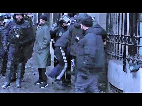 Un policier assomme un homme interpellé et menotté - Gilets jaunes - Acte 11 - Bastille - 26/01/2019